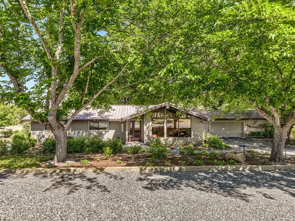 310 Fairfield Dr, Jacksonville, OR 97530