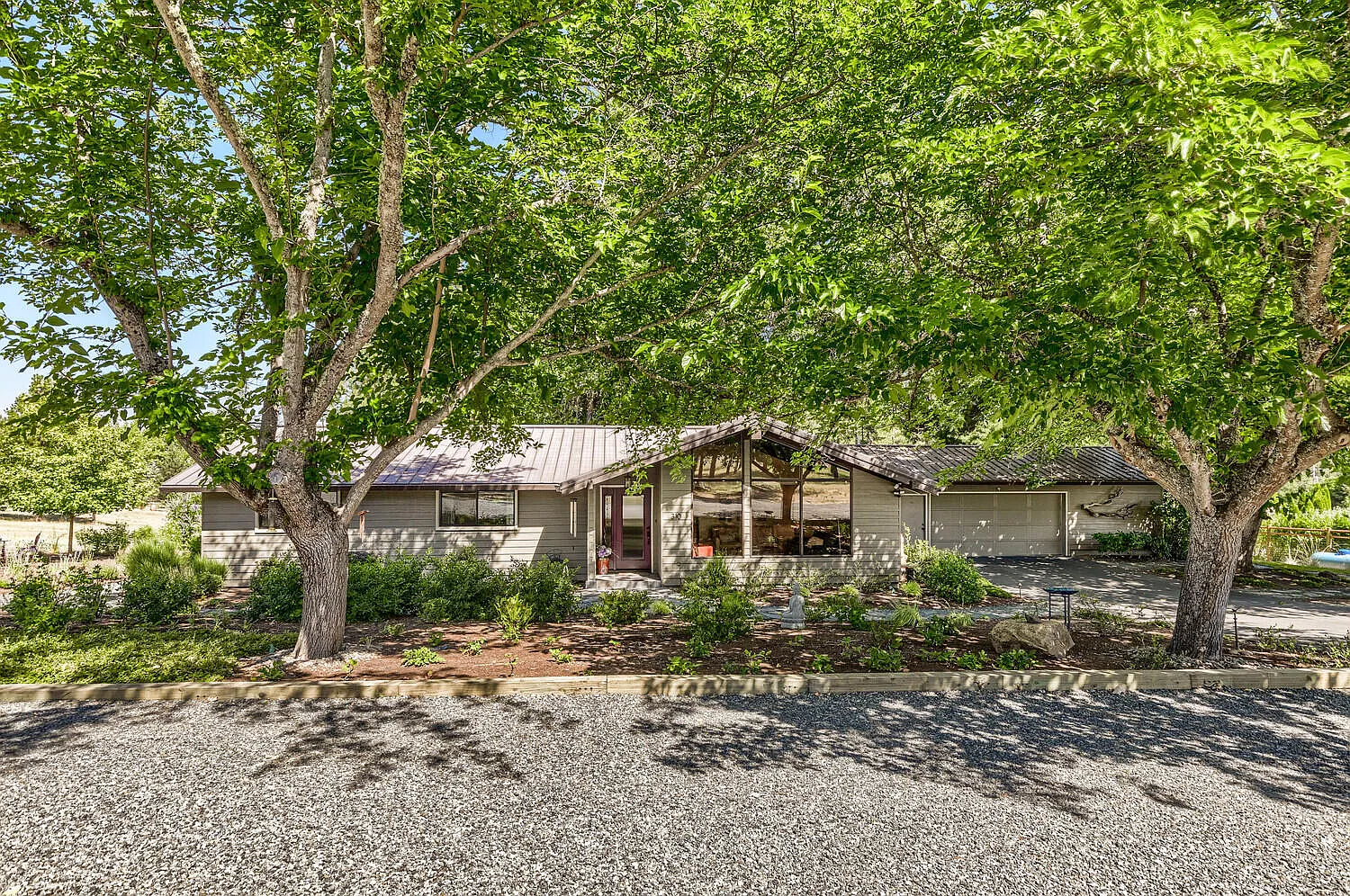 310 Fairfield Dr photo 1
