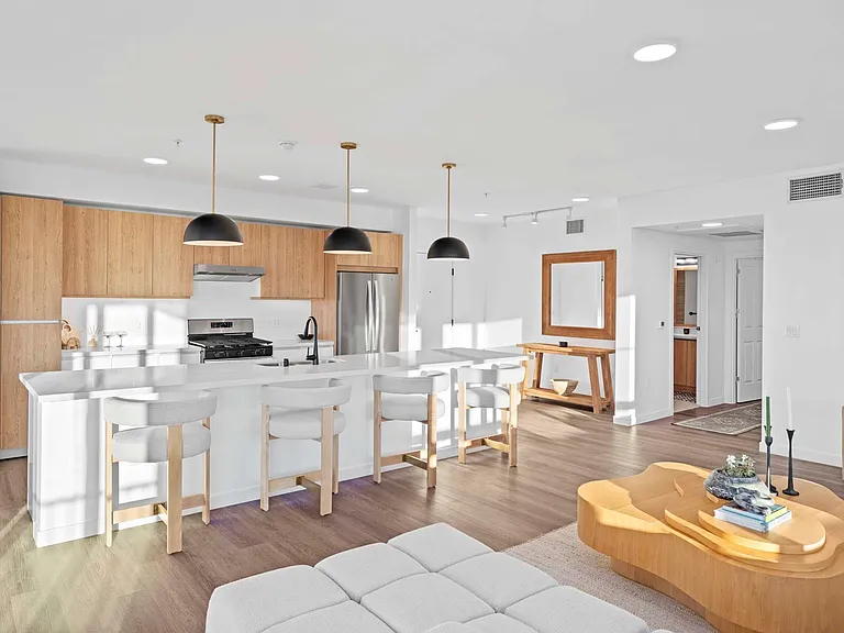 Eddy Redondo Residences — Photo 43