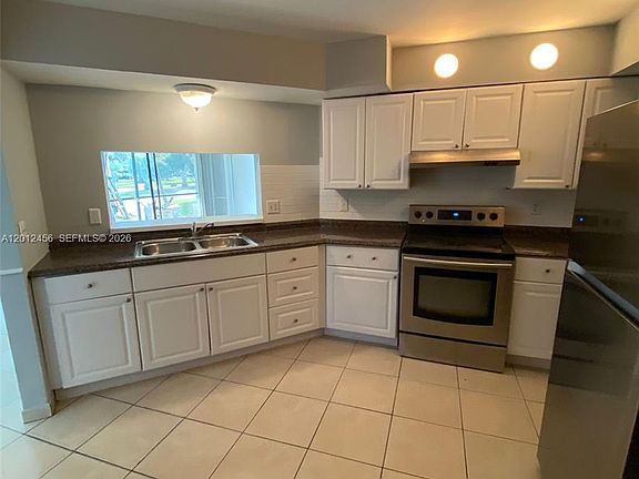 3rd image of 1042 Adams Ave #1042B
