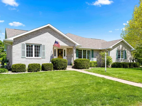 810 E James St, Princeville, IL 61559