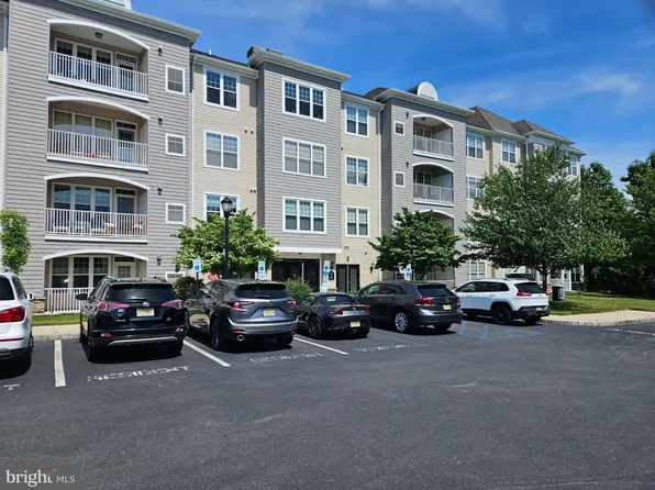 225 Masterson Ct, Ewing, NJ 08618