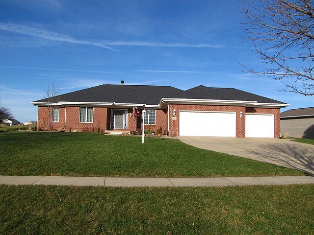 1st image of 804 Lakeshore Dr