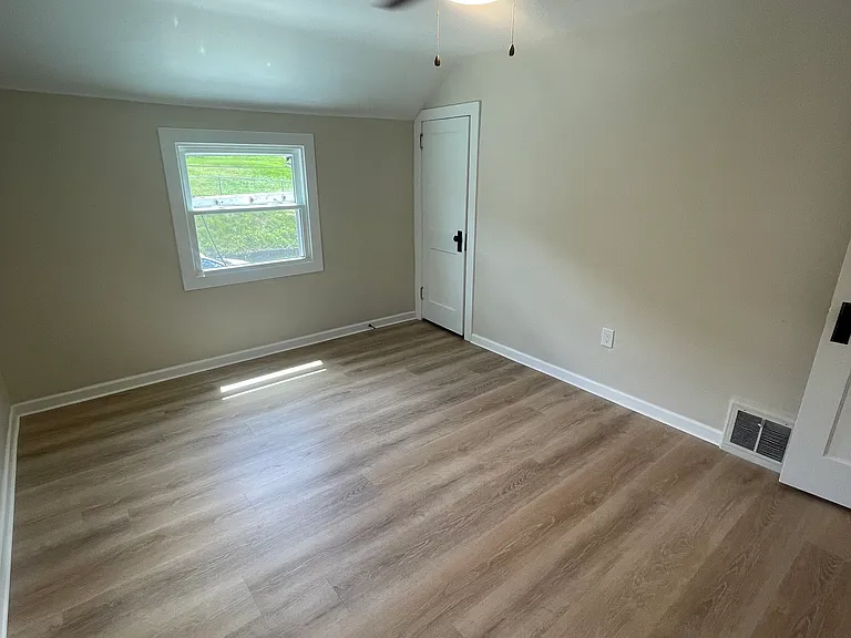 332 Edith St — Photo 11
