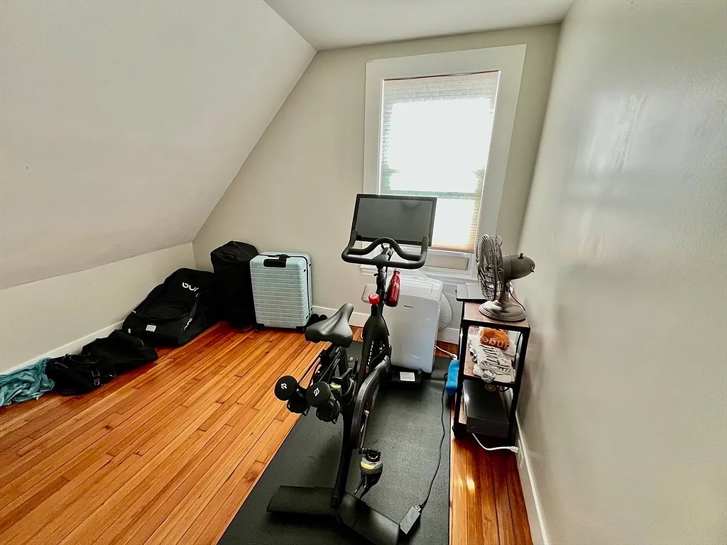 5 bed, 1700 sqft, $4,800 — Photo 3