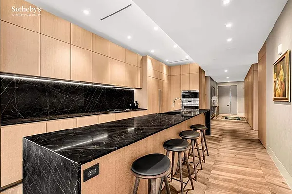 Rented by Sotheby's International Realty | media 10