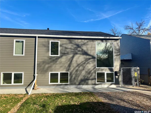905B Argyle Avenue, Saskatoon, SK S7H 2V9