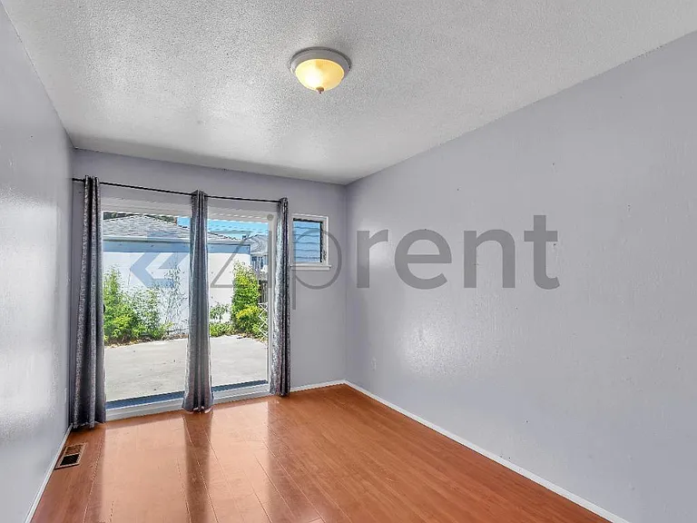2121 Esmond Ave — Photo 12