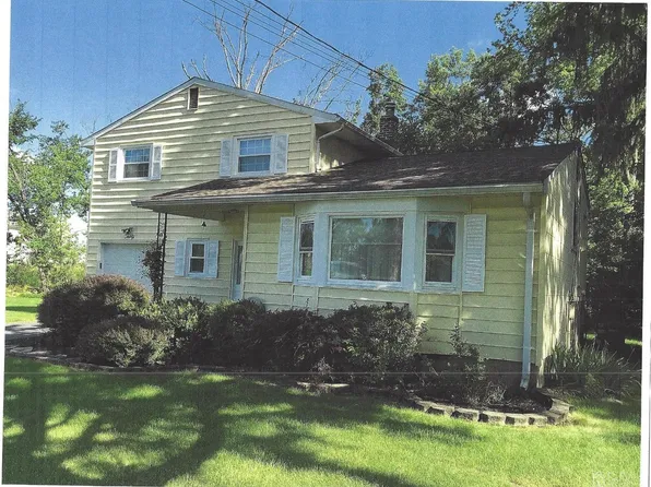 30 Robin Ct, Piscataway, NJ 08854