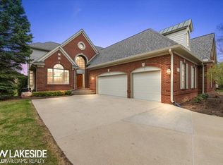 2879 Hastings Ct, Rochester, MI 48306