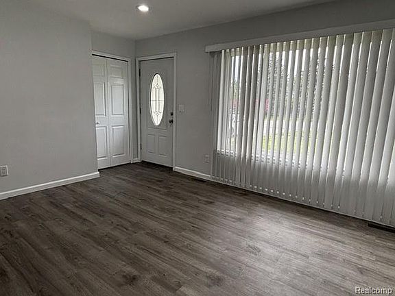 3rd image of 11853 Plumbrook Rd