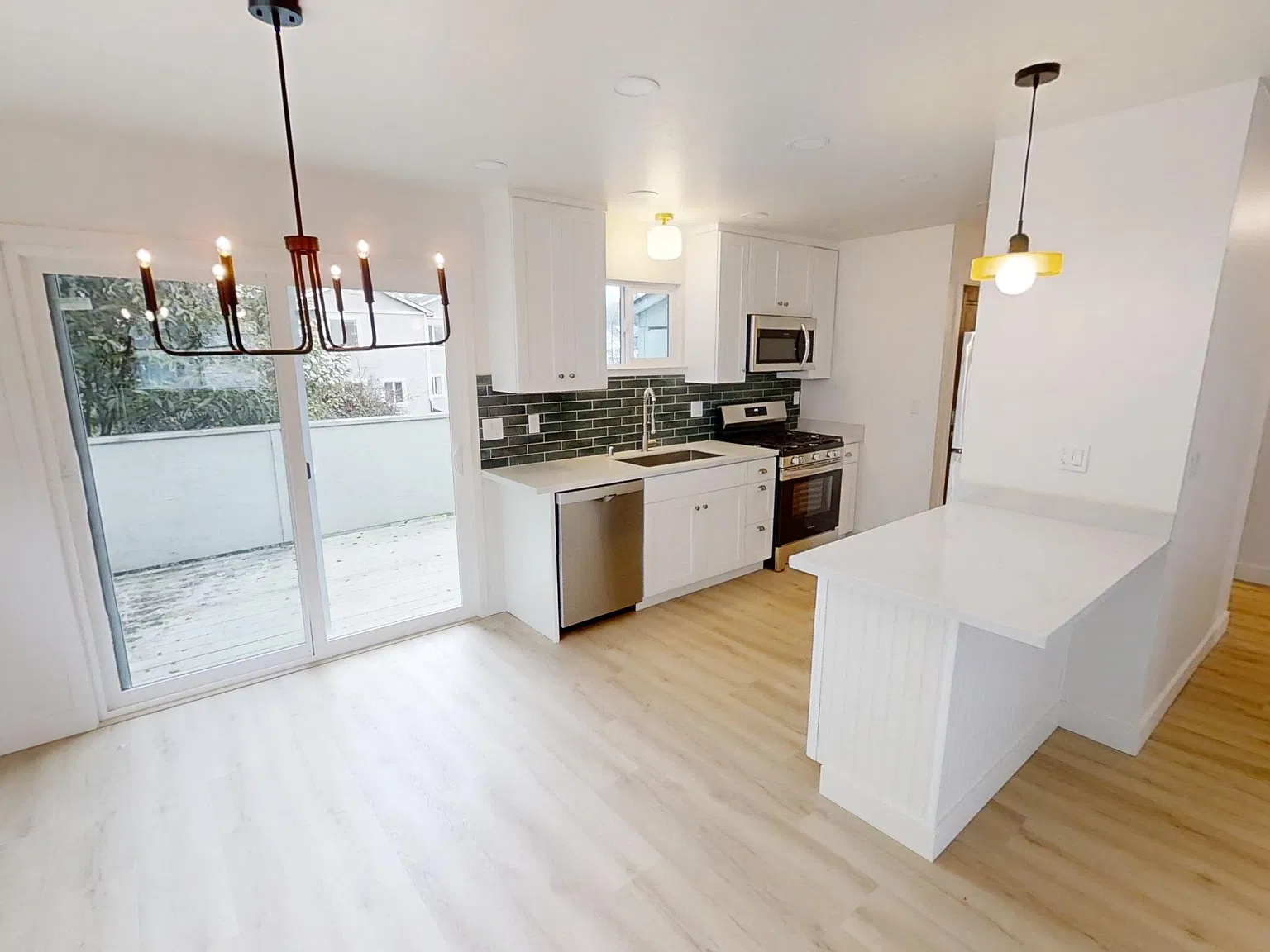 2 bed, 1.5 bath, 900 sqft, $3,200 — Photo 1