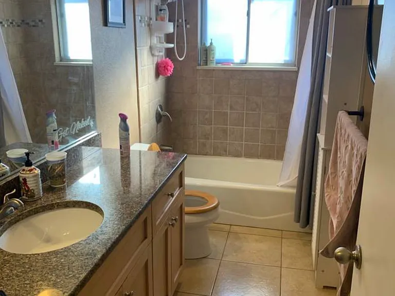 1123 S Oakland St — Photo 6