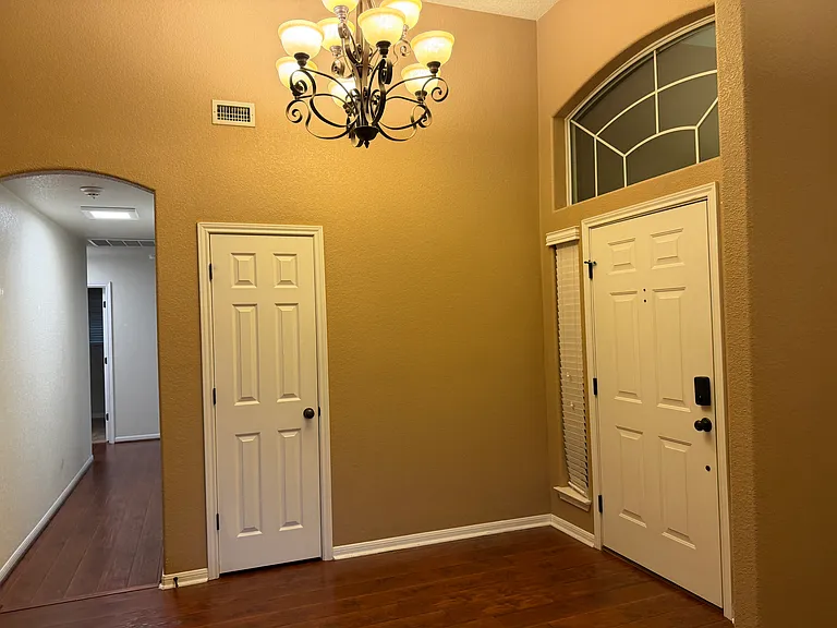 621 S Roy Reynolds Dr — Photo 8