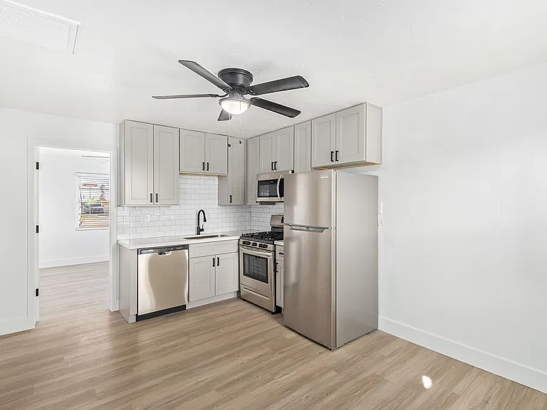 498 N Arizona Ave #5 — Photo 9