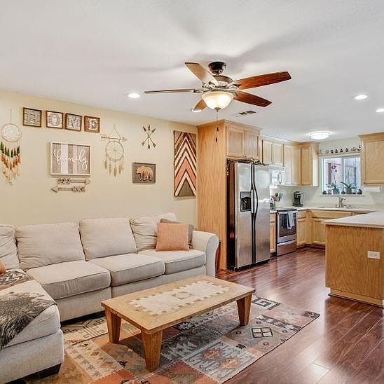1st image of 3991 Wimbledon Dr