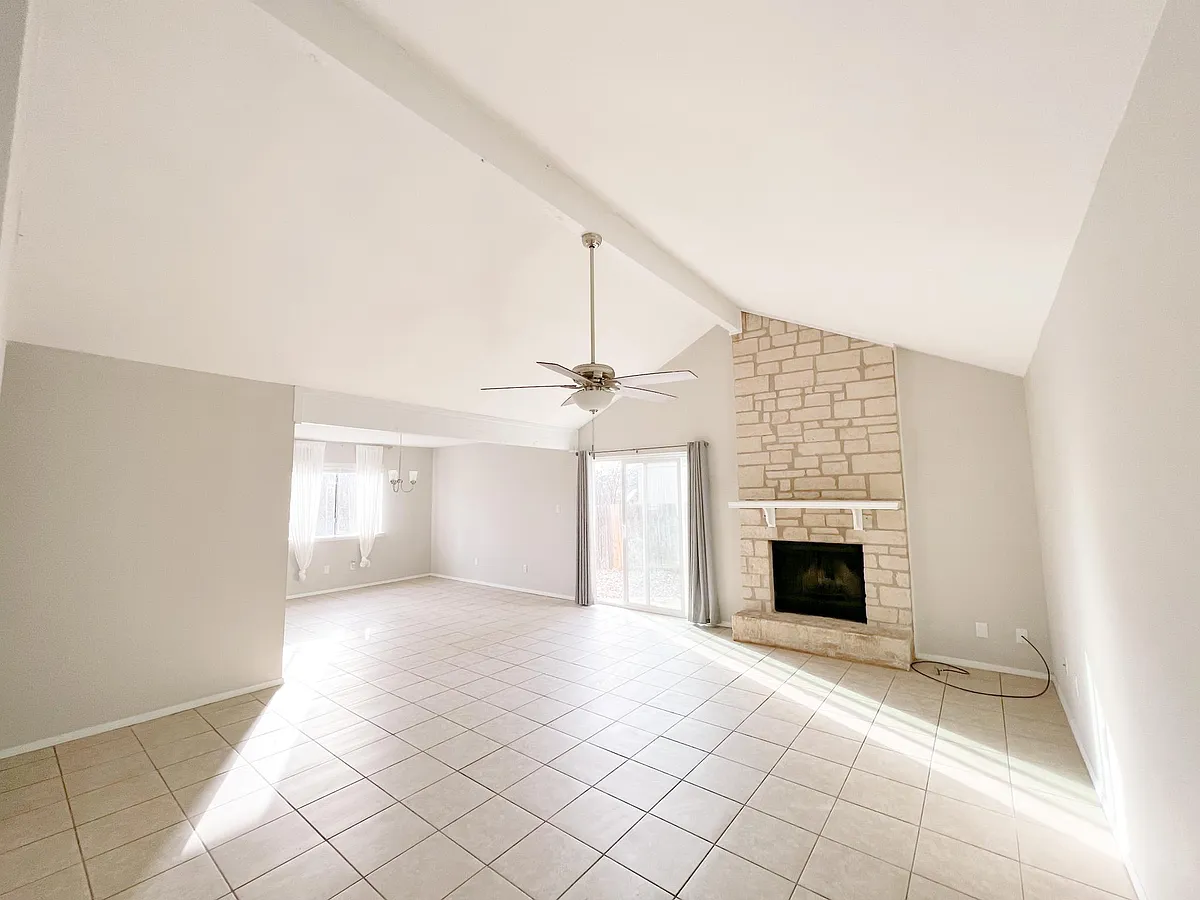 Photo 1 of 22 - 1602 Dale Cv #A - Round Rock, TX Primary Photo - 1602 Dale Cv #A