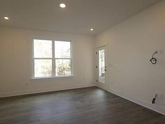 4th image of 473 Autumn Rain St
