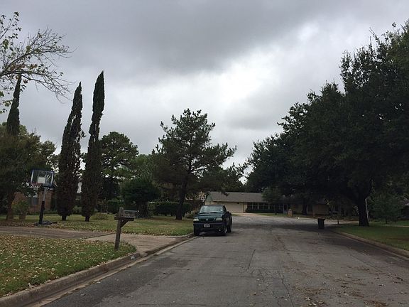 4th image of 8416 Hillcrest Ct