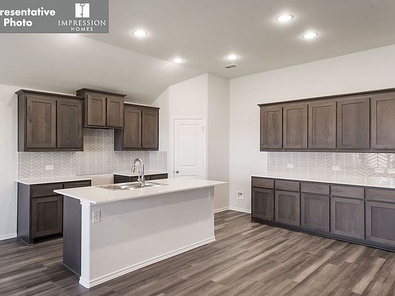 2nd image of 1808 Abelia Ln