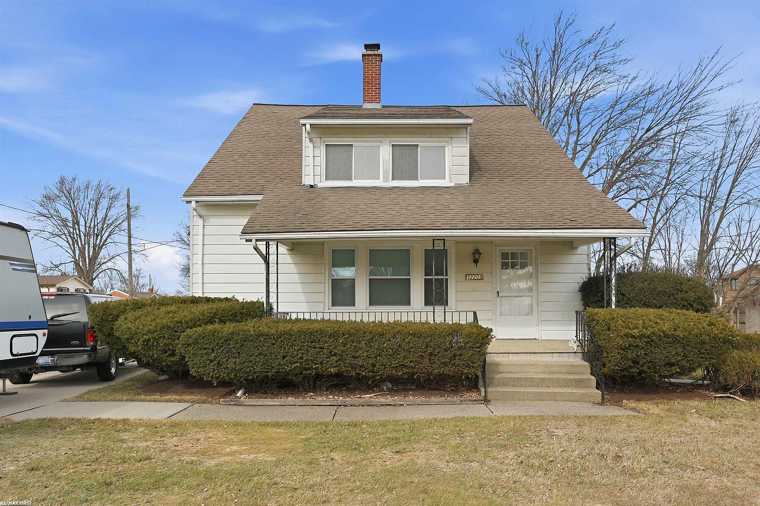 32203 Jefferson Ave photo 1