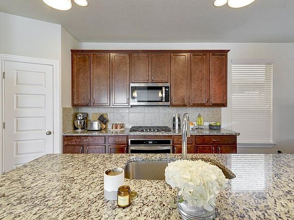 5th image of 5415 Traviston Dr