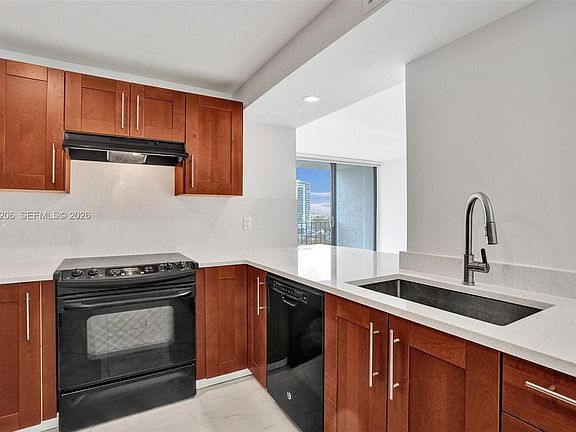 5th image of 200 Leslie Dr APT 918
