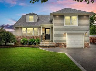 1298 Shaw Pl, Seaford, NY 11783