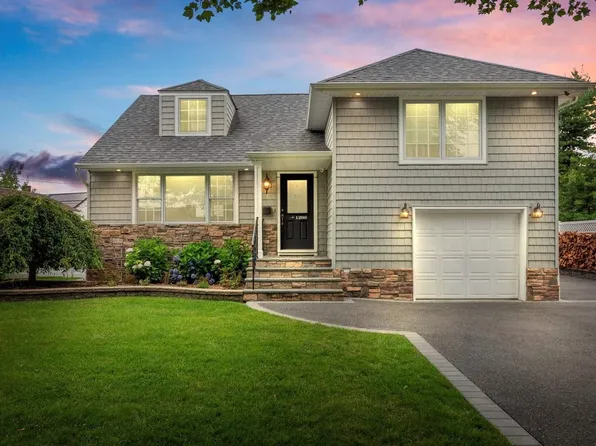 1298 Shaw Place, Seaford, NY 11783