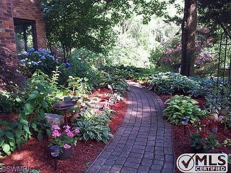 Your pathway back to the pool.