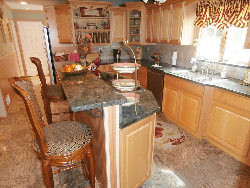 2nd image of 72 Tindall Rd
