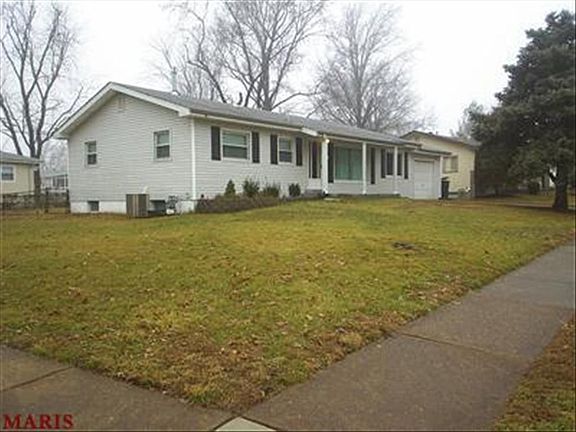 2nd image of 806 Bellflower Dr