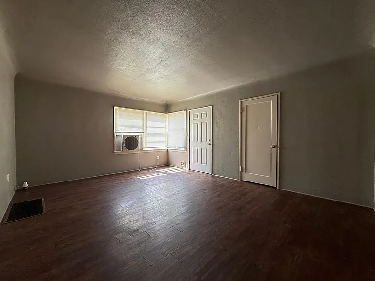 511 Philippine St — Photo 5