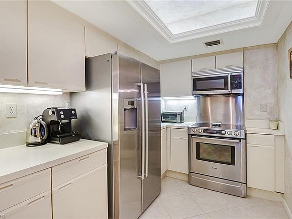4th image of 4751 Gulf Shore Blvd N APT 503