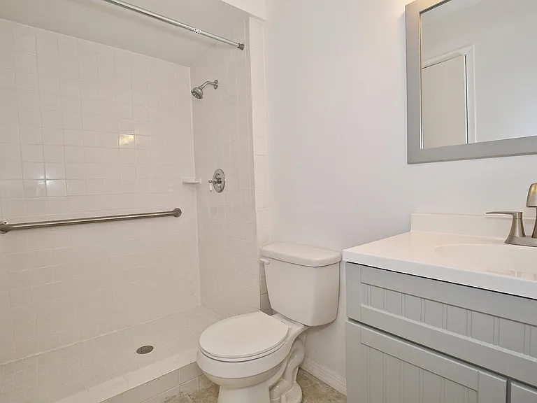 2548 Clairmont Ave — Photo 10