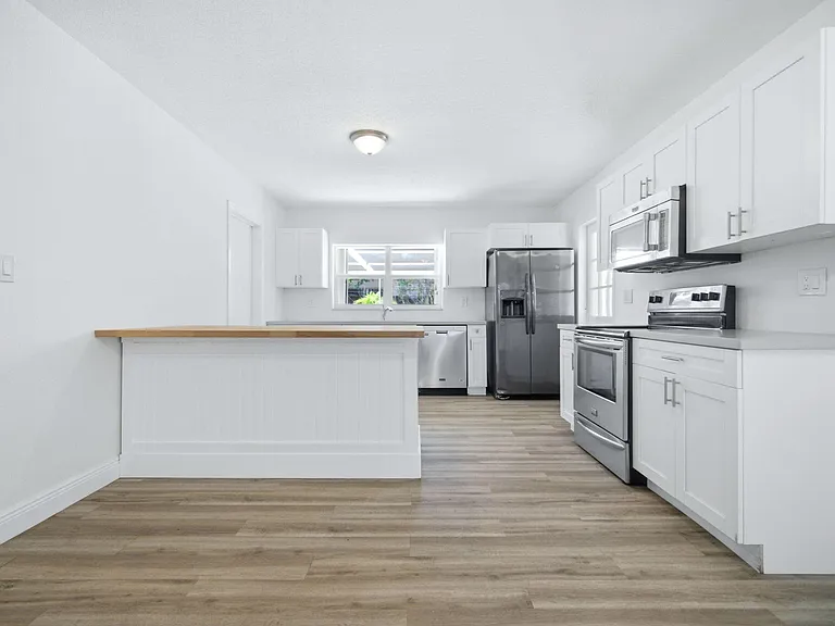 321 E Chaminade Dr — Photo 23
