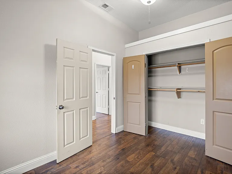 2318 Hillgrove Ct — Photo 36