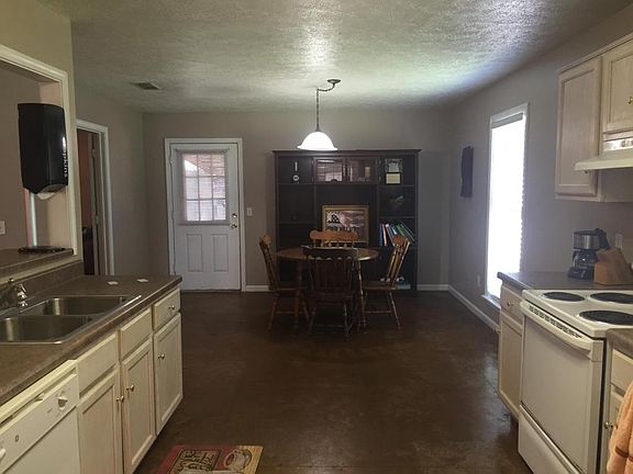3rd image of 127 Tomlinson Dr