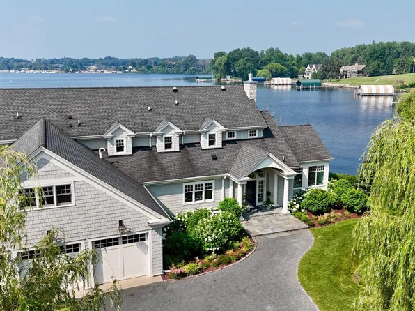 1105 Ferndale Rd W, Wayzata, MN 55391