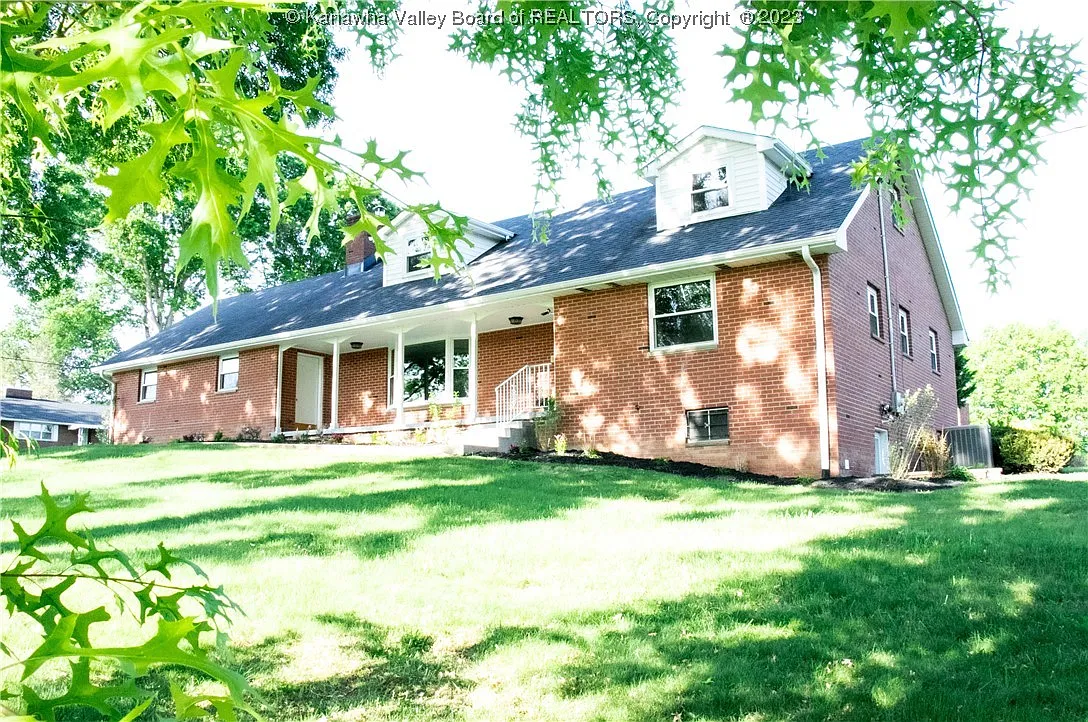221 Maplewood Ests photo 1