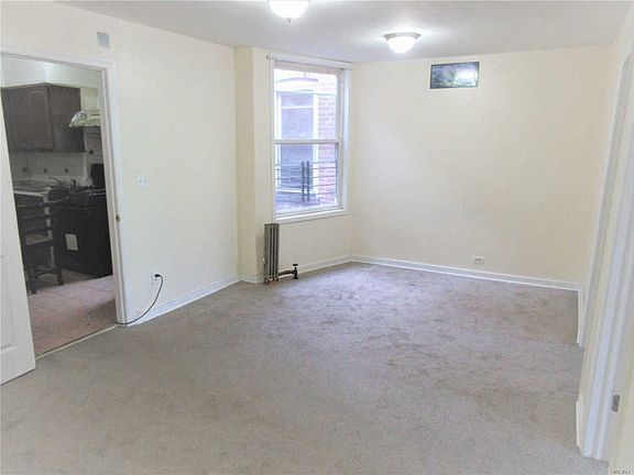 3rd image of 1283 Saint Lawrence Ave