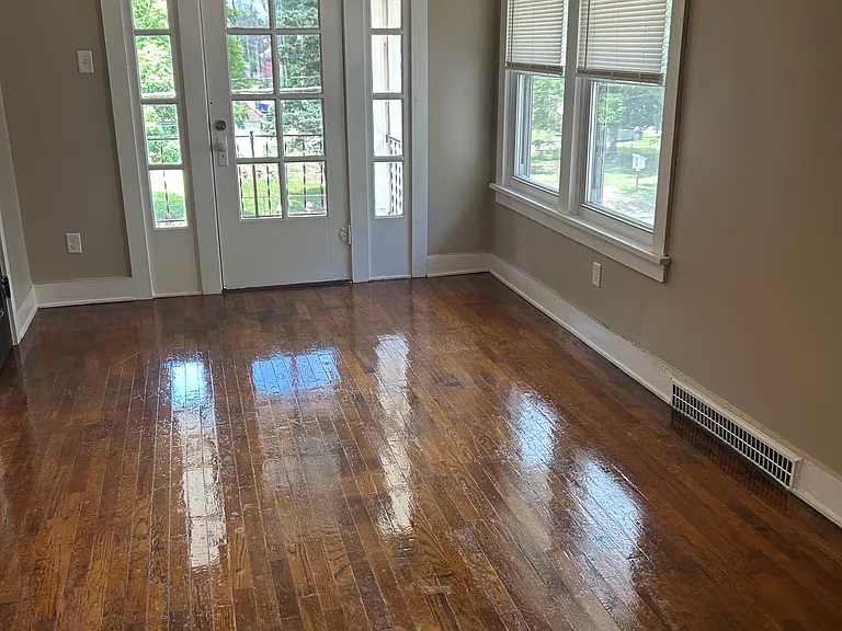 715 SW 5th St #3 — Photo 3