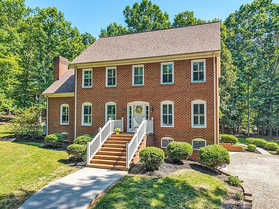 2nd image of 1432 Oakwood Knolls Dr