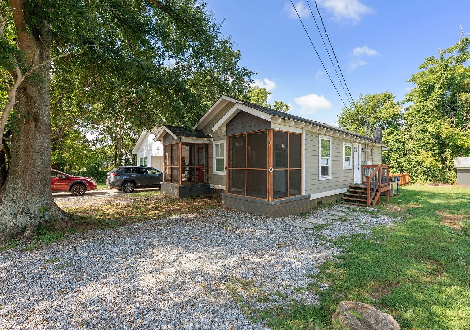 Charming 1 Bedroom, 1 Bath Home Minutes From Downtown Greenville — Photo 3
