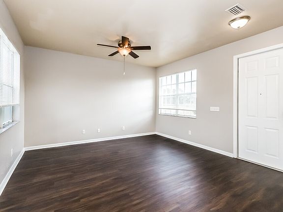 4th image of 304 Lancelot Ave S