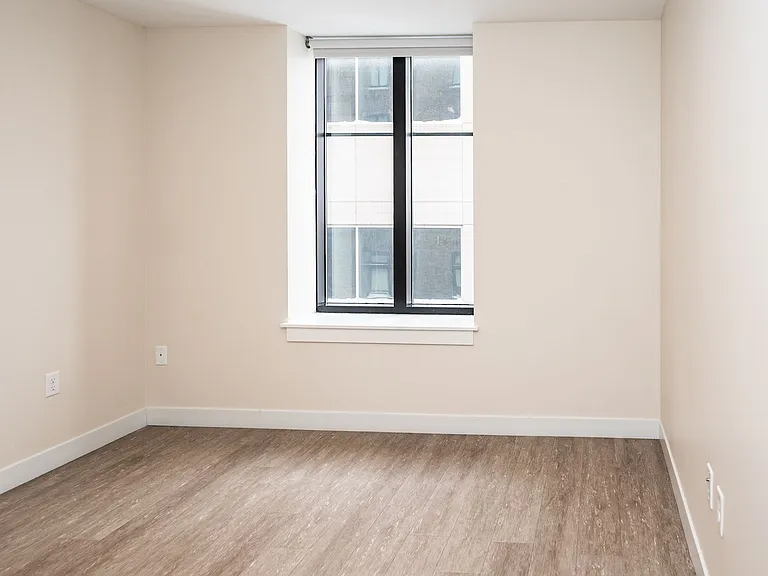 65 W Broad St — Photo 59