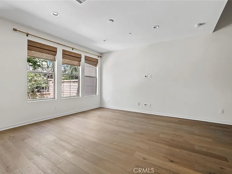 216 Finch — Photo 5