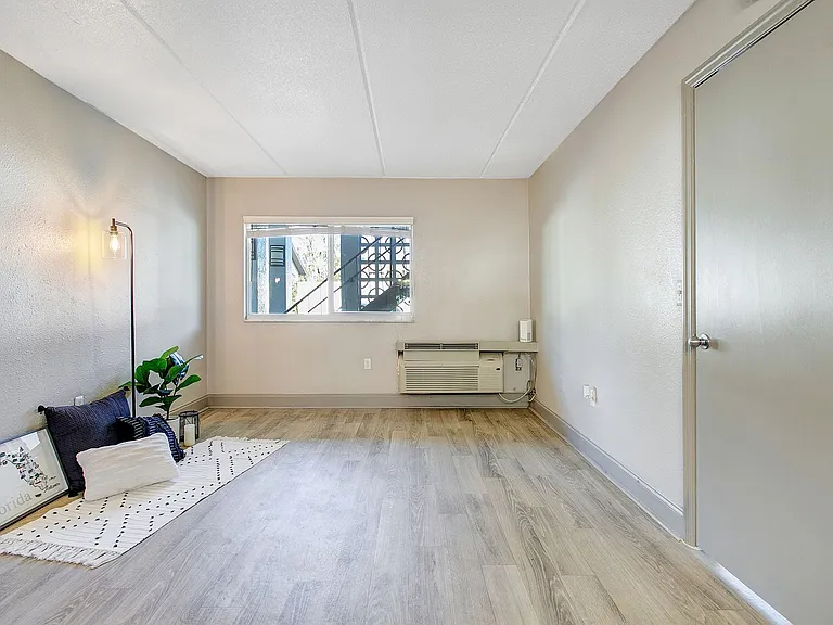 3435 S Orange Ave — Photo 13
