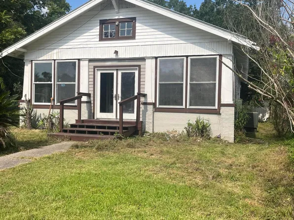 1127 Amar St, Waveland, MS 39576