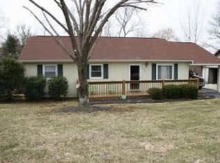 1136 Sourmash Dr, Kingsport, TN 37660
